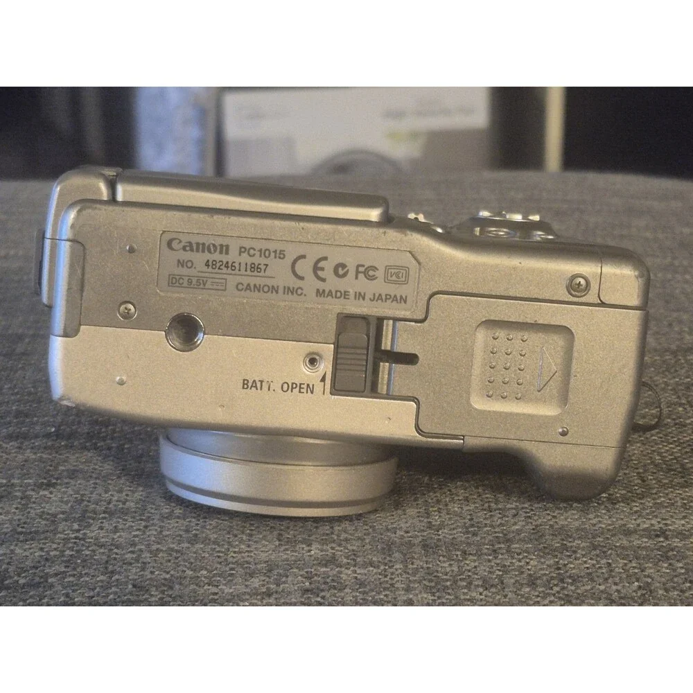 ⭐Canon Powershot G2 Silver 4.0MP 3x Zoom w/ 1 Canon battery + Camera Bag